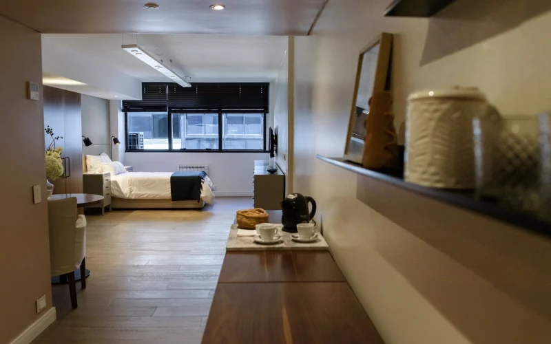 Habitación privada de la residencia para personas mayores WeCare