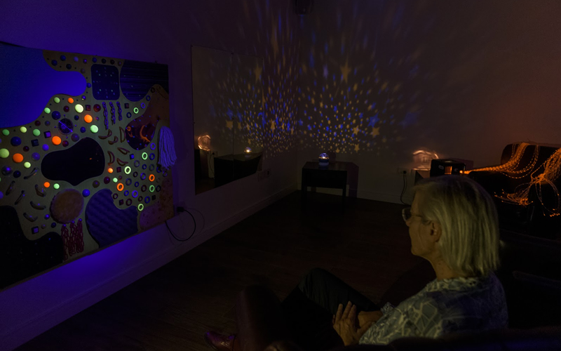 Sala Sensorial Snoezelen es un ambiente multisensorial diseñado para promover bienestar, relajación y conexión emocional